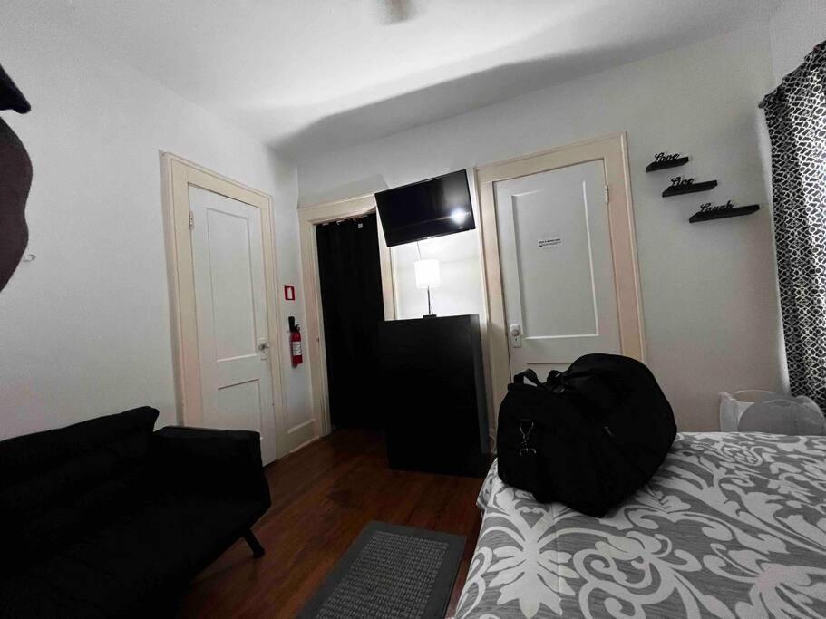 Comfortable 2-Bdrm Spacious Home With Wifi & Patio Индианаполис Экстерьер фото